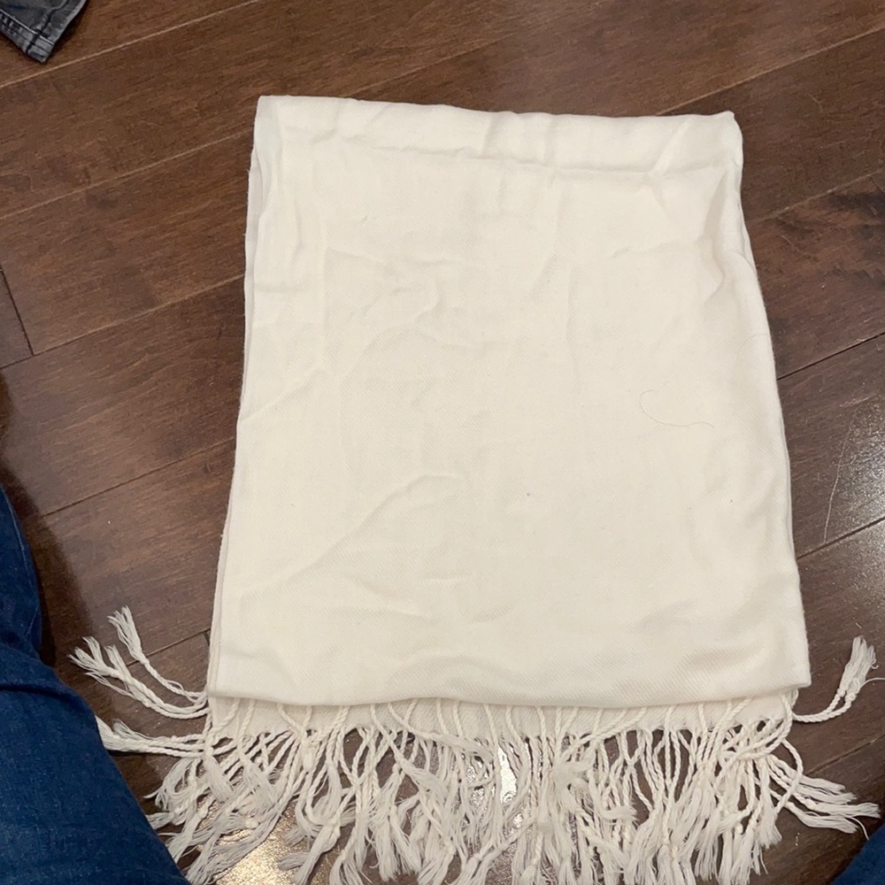 Large imitation pashmina. Gently used. Off white.
